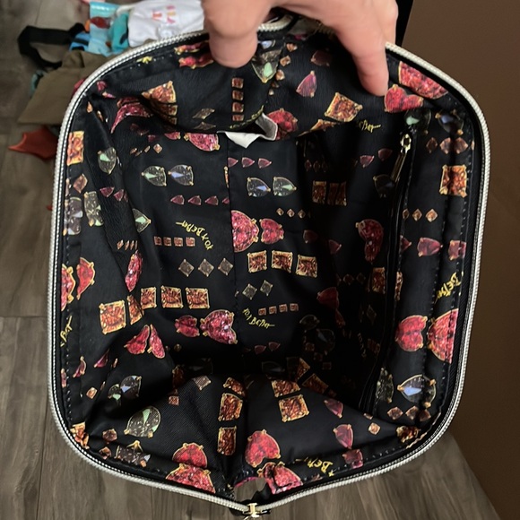 Betsy Johnson Makeup/Toiletries bag - Picture 3 of 7